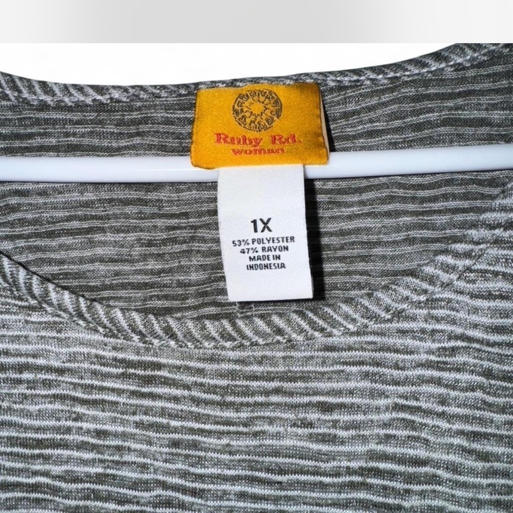 Ruby Rd. Green and White Short Sleeve Top - Picture 2 of 4
